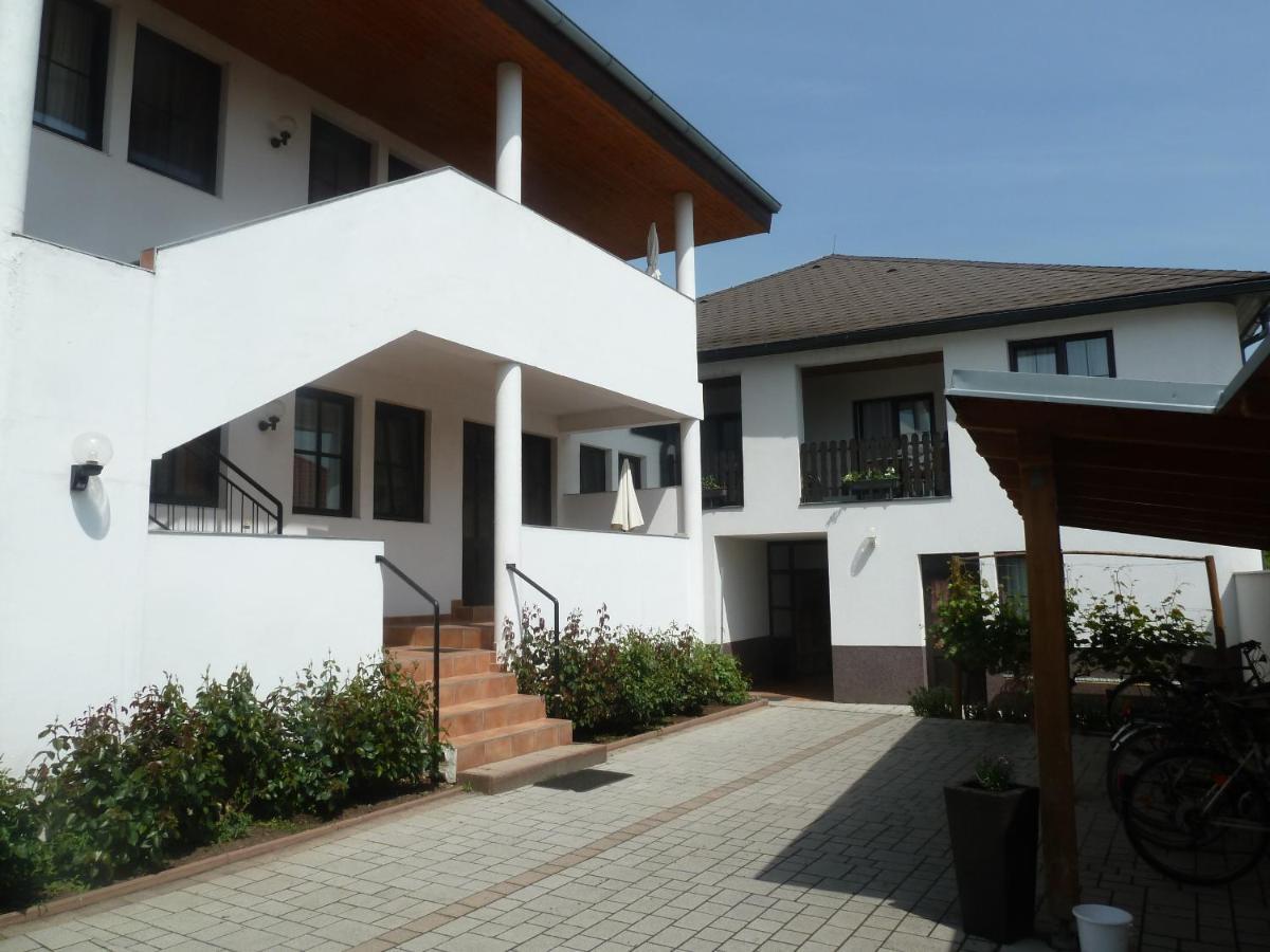 Ferienwohnungen & Weingut Kroiss Silvia Illmitz Exterior foto