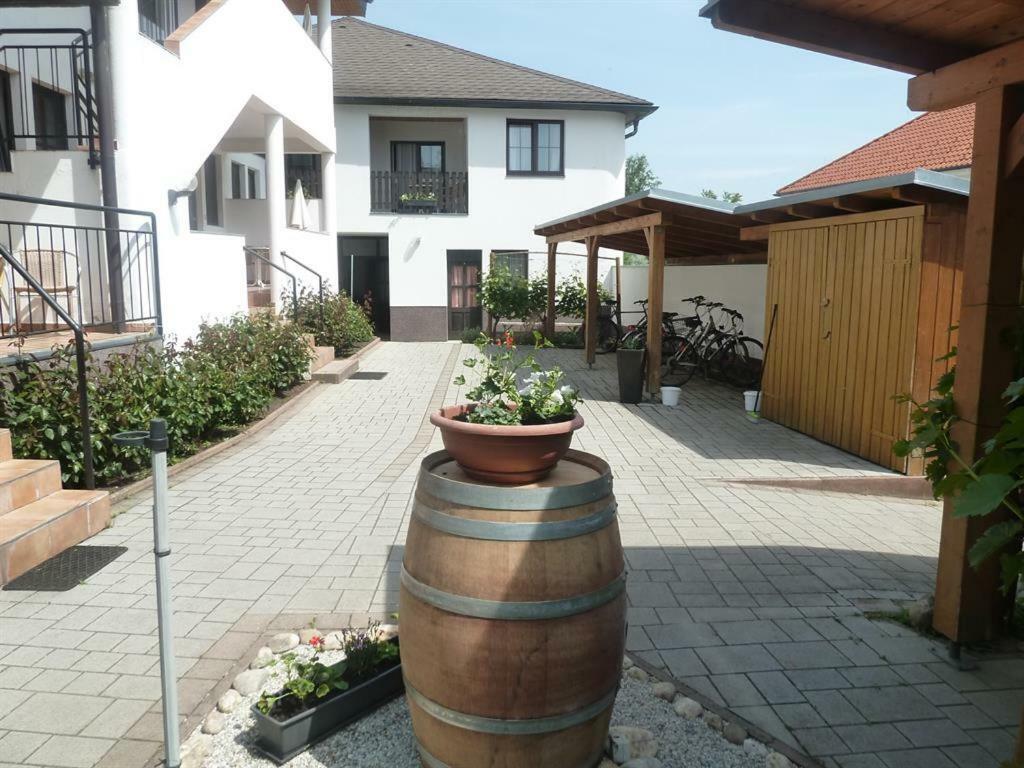 Ferienwohnungen & Weingut Kroiss Silvia Illmitz Exterior foto